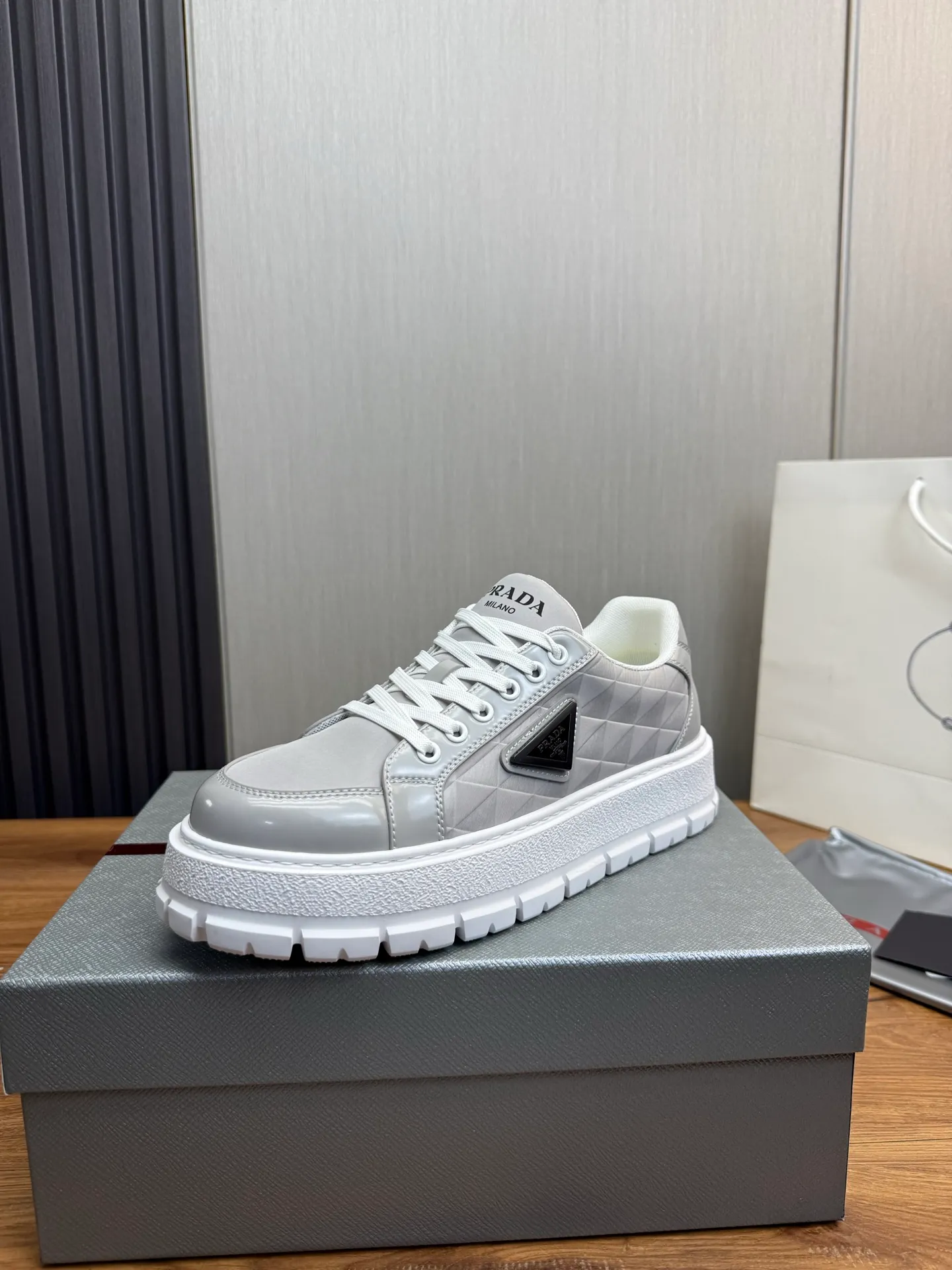 Men's shoes 💰580💰 [PRADA] Autumn and winter hot men's shoes shipped 👏Official website synchronized ⬆️Original fly-woven cowhide fabric + cowhide lining, 1⃣️:1⃣️reproduction, original sole, 38-45 (45. Customized, non-refundable)